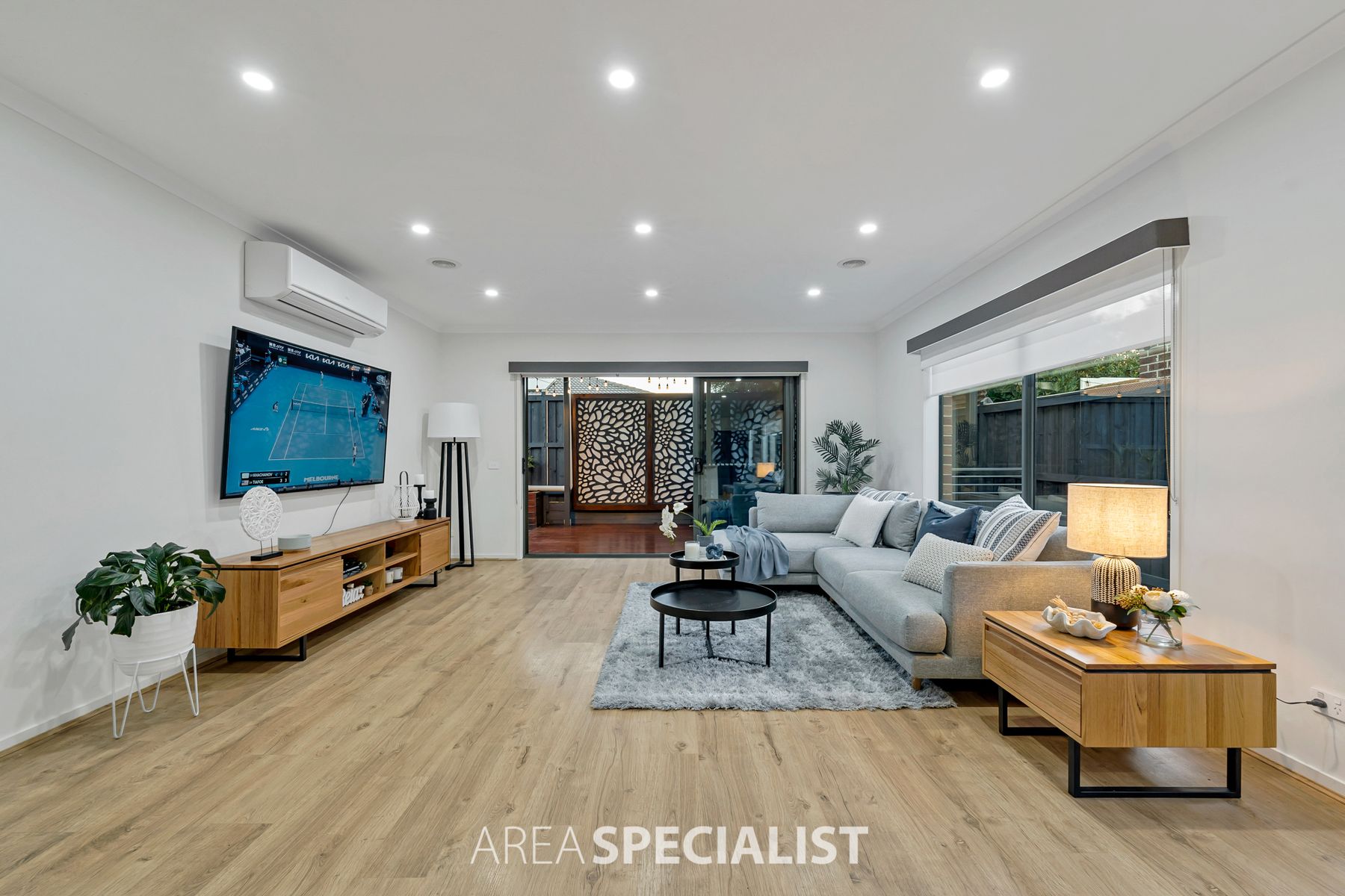 20 Castillo Avenue, Clyde North, VIC 3978, Clyde North - Thumbnail 2