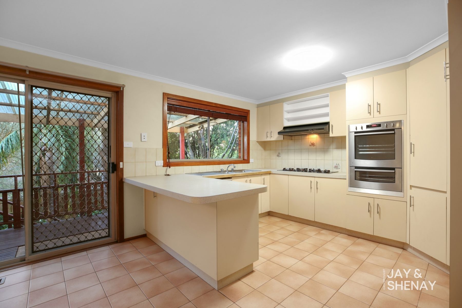 16 Lawrence Drive, Berwick, VIC 3806, Berwick - Thumbnail 4