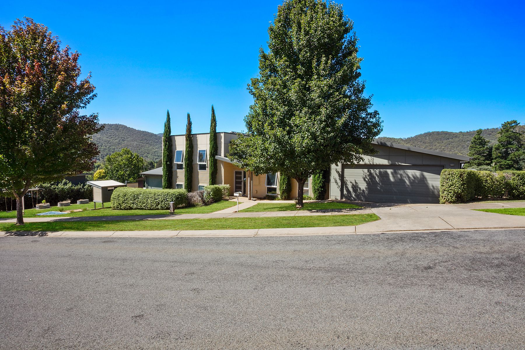 2 Orchard Court, Bright VIC 3741, Bright - Thumbnail 3