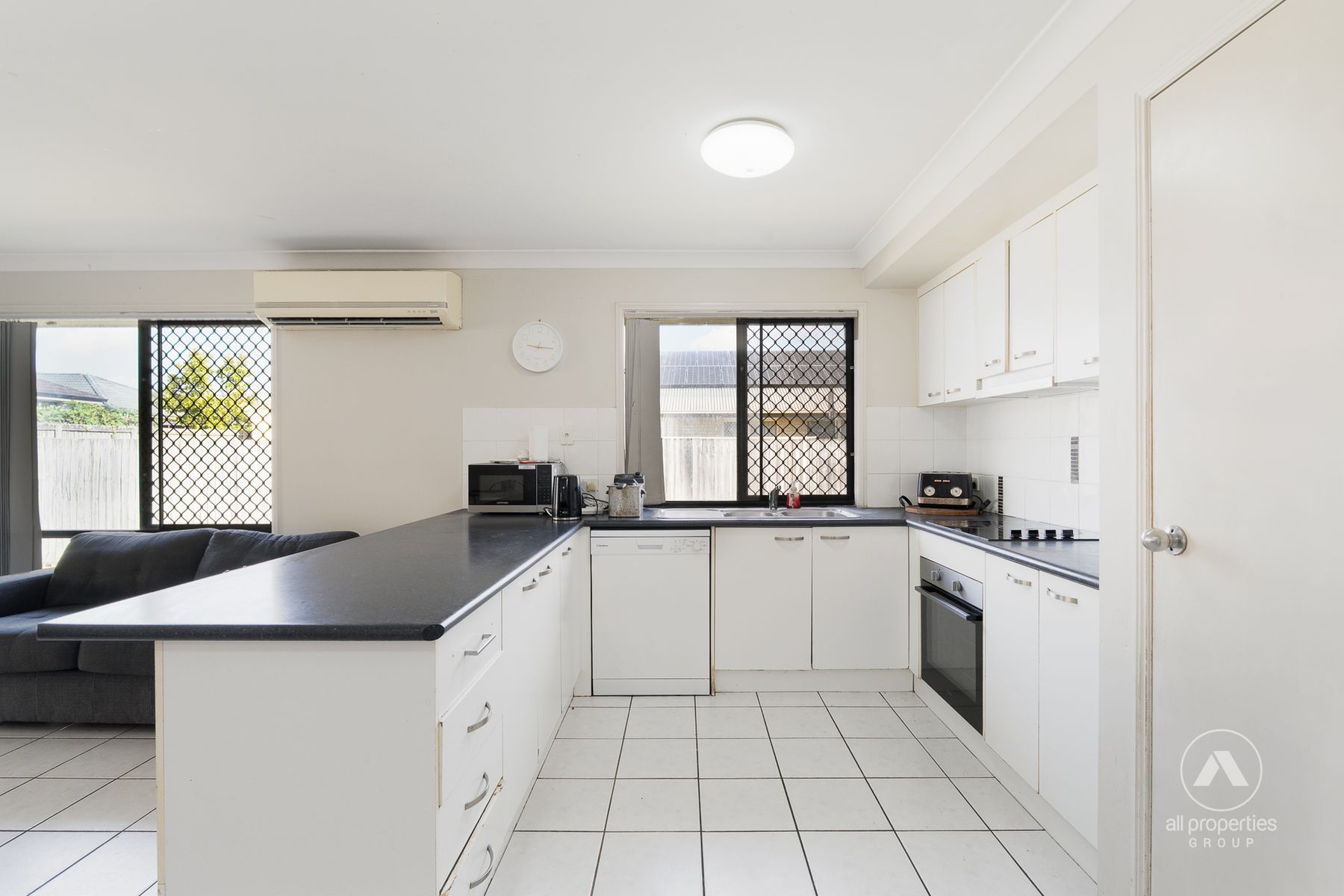 12 Griffen Place, Crestmead QLD 4132, Crestmead - Thumbnail 2