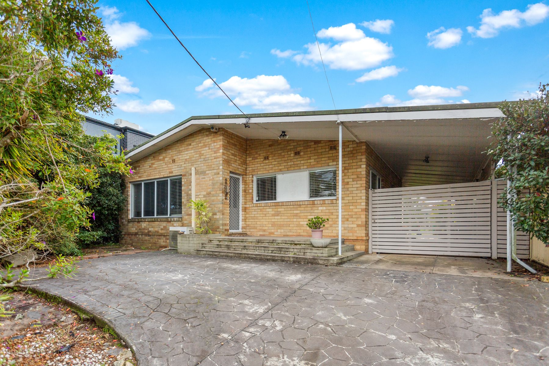 32 Doris St, Picnic Point NSW 2213 - Image 1