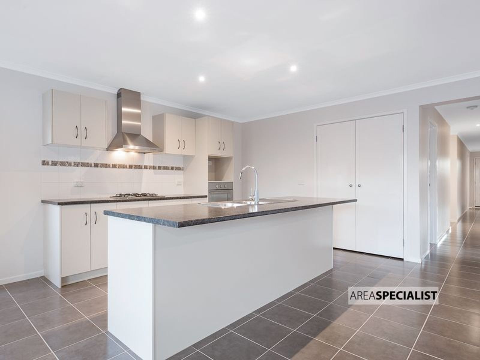 10 Mossman Drive, Cranbourne East, VIC 3977, Cranbourne East - Thumbnail 4