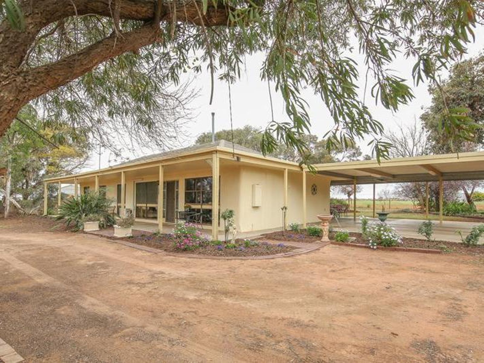687-695 Cowra Avenue, Mildura - Image 1
