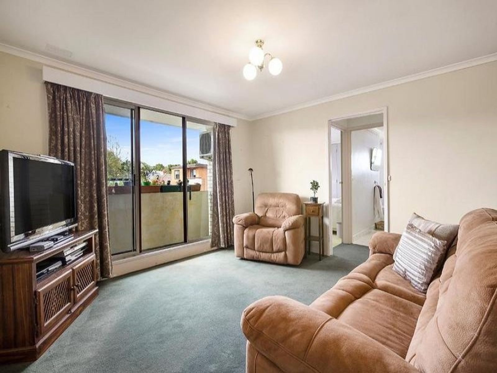 8/43 Roxburgh Street, Ascot Vale - Thumbnail 2