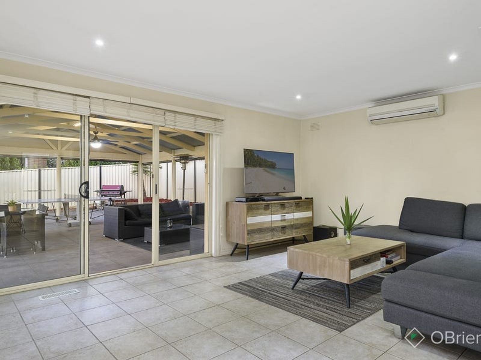 89 Sydney Parkinson Avenue, Endeavour Hills, VIC 3802, Endeavour Hills - Thumbnail 2