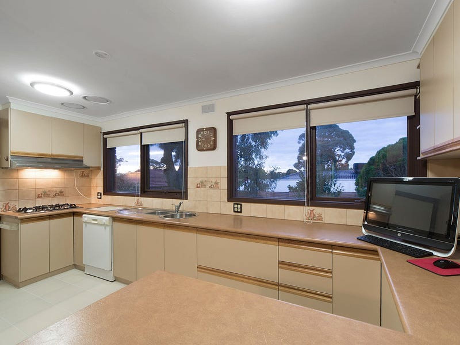 11 Isaac Smith Crescent, Endeavour Hills, VIC 3802, Endeavour Hills - Thumbnail 5