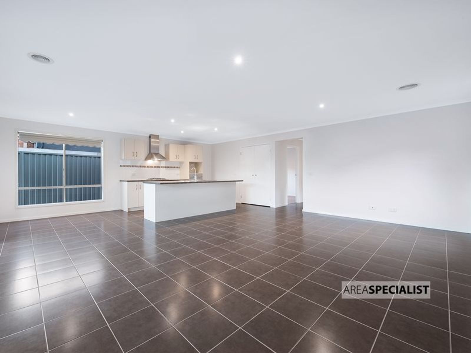 10 Mossman Drive, Cranbourne East, VIC 3977, Cranbourne East - Thumbnail 3