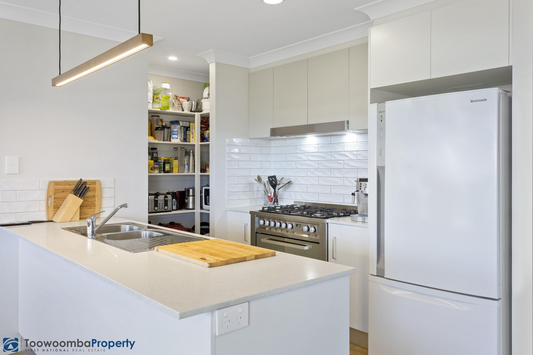 6 Red Cedar Avenue, Cotswold Hills QLD 4350, Cotswold Hills - Thumbnail 2