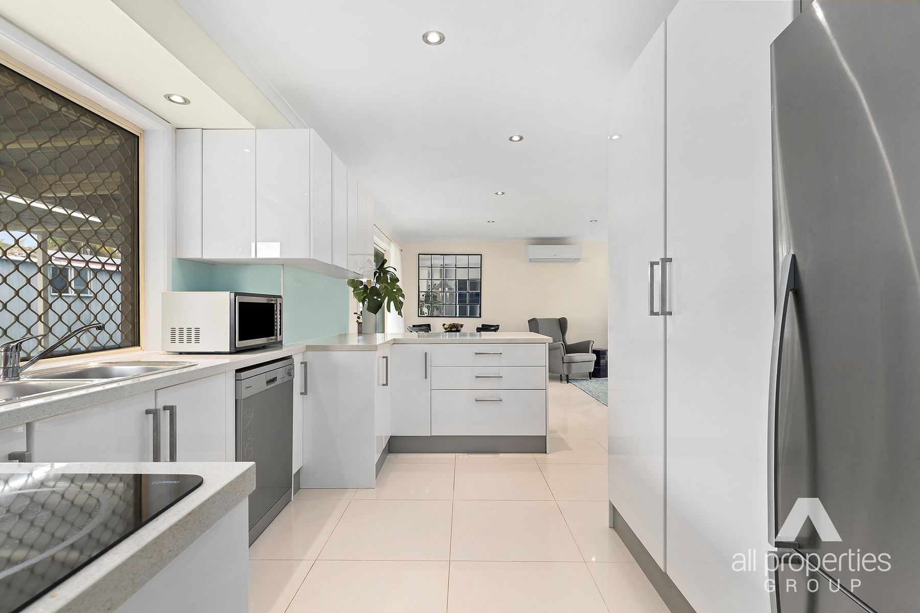1 Noosa Court, Hillcrest QLD 4118, Hillcrest - Thumbnail 4