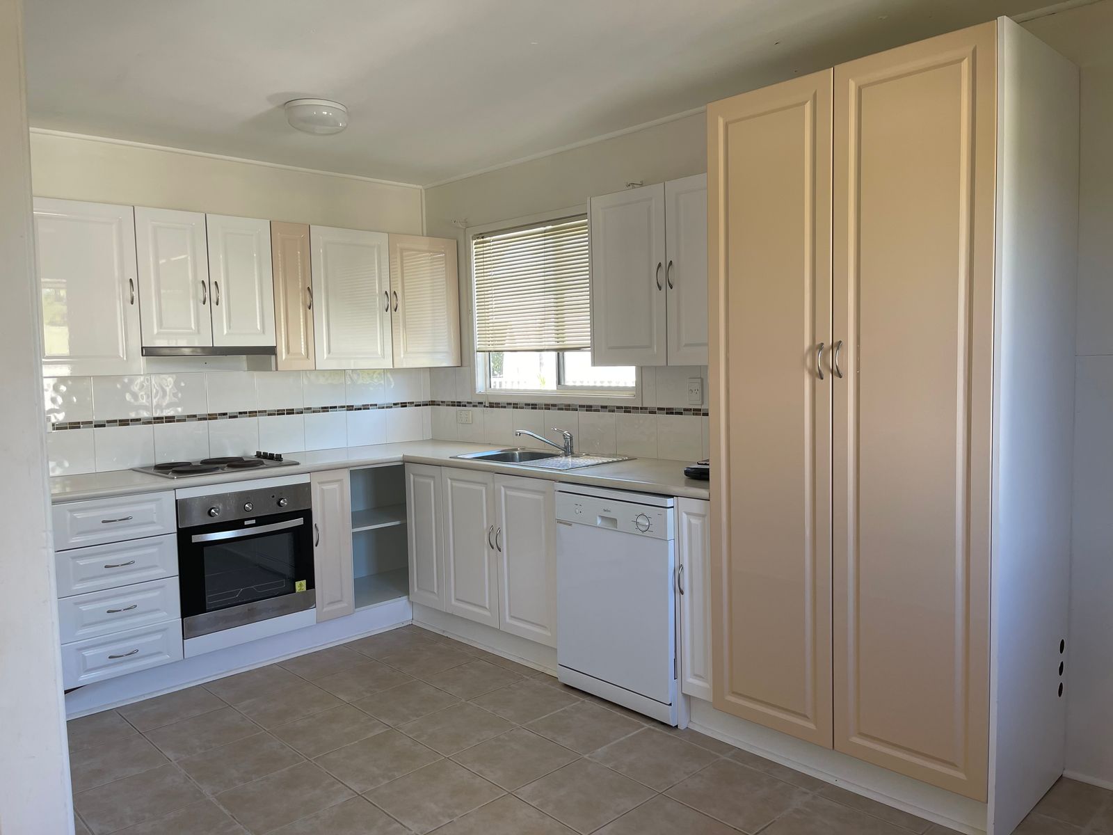 1/40 Arthur Street, Mount Pleasant QLD 4740, Mount Pleasant - Thumbnail 2