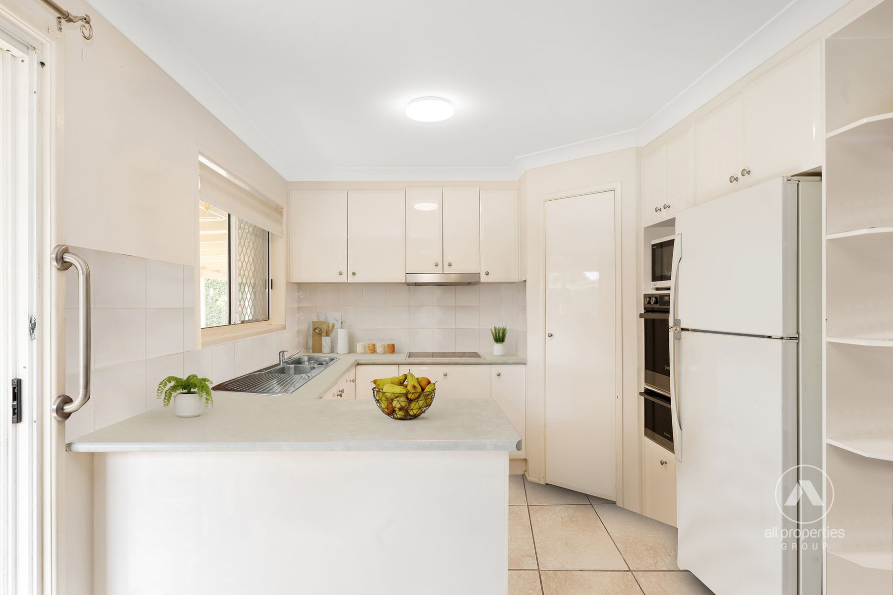 13 Watling Street, Hillcrest QLD 4118, Hillcrest - Thumbnail 2