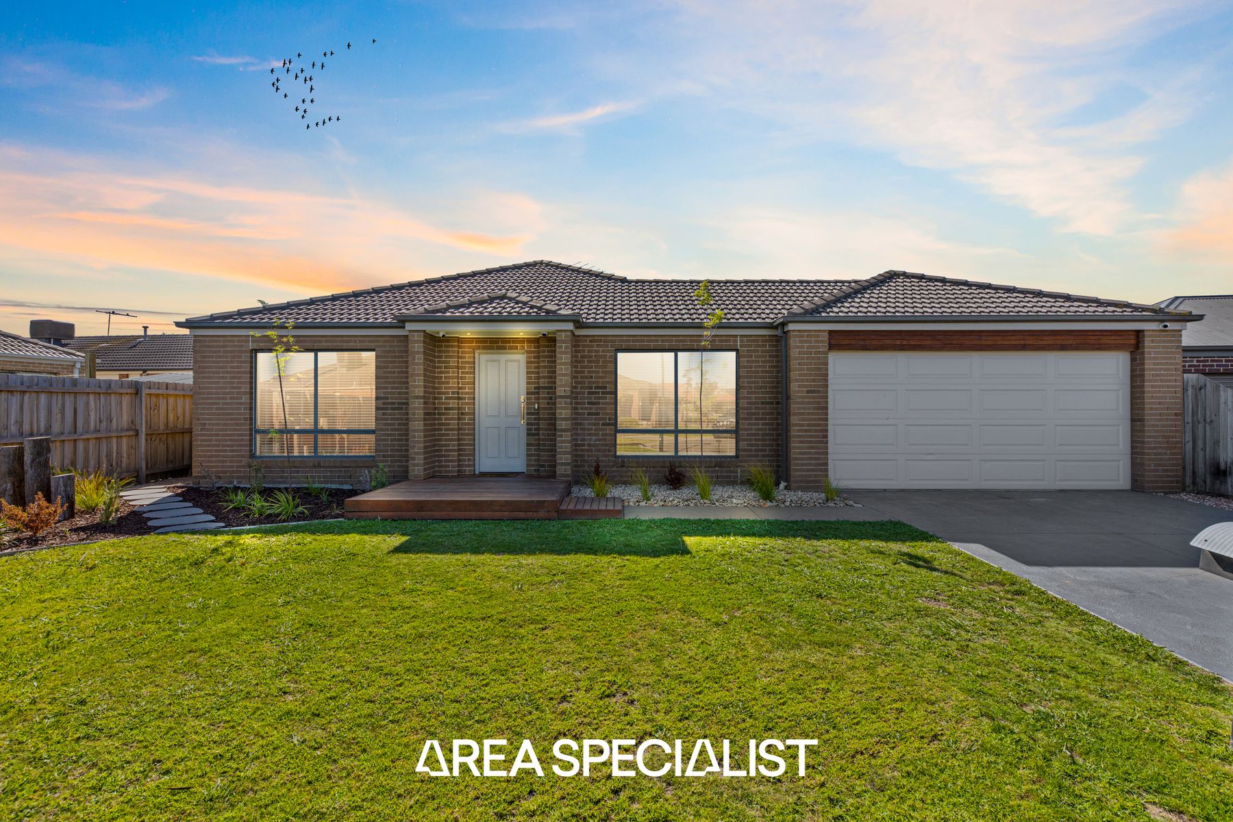 16 Lorikeet Court, Pakenham, VIC 3810, Pakenham - Thumbnail 2
