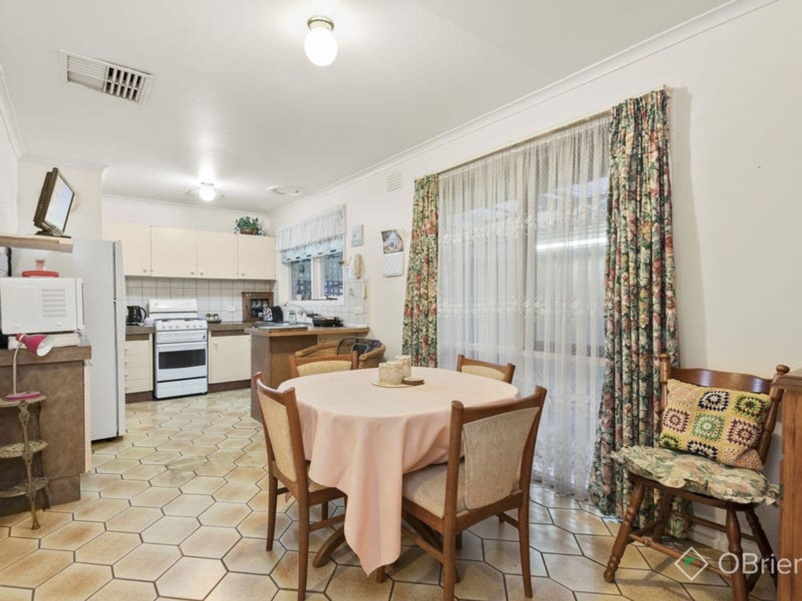 70 Mossgiel Park Drive, Endeavour Hills, VIC 3802, Endeavour Hills - Thumbnail 3