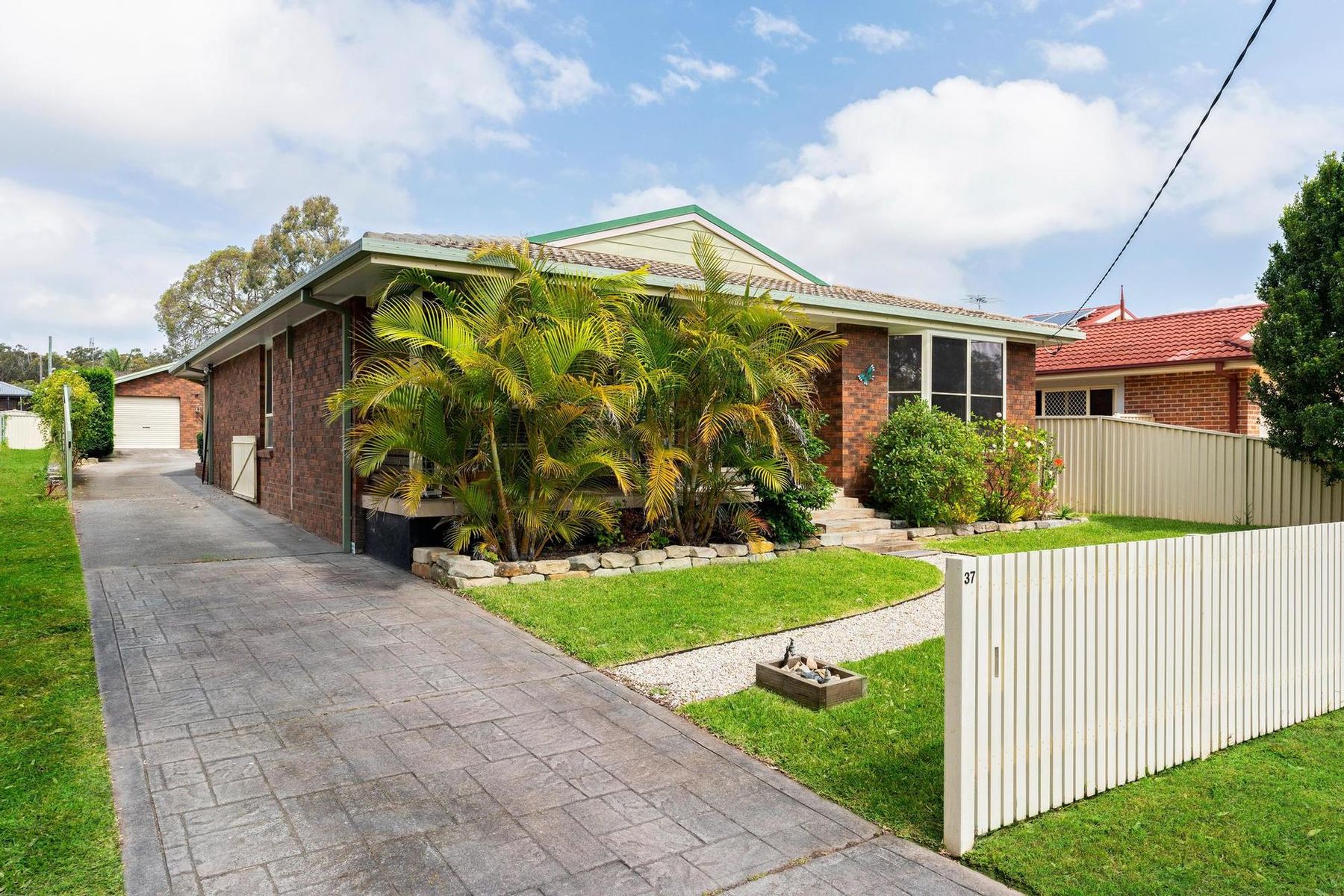 37 Teragalin Drive, Chain Valley Bay NSW 2259