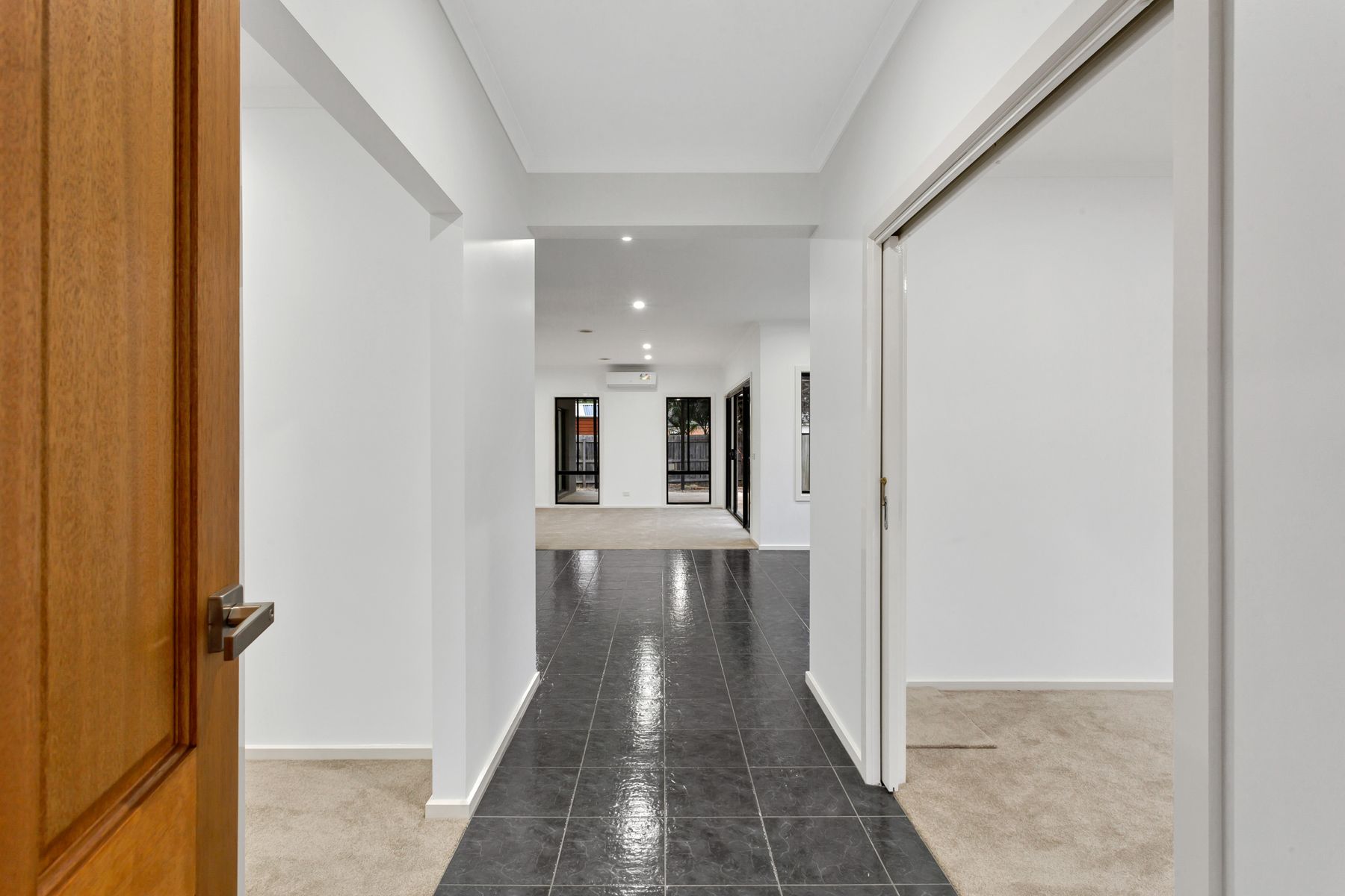 3 Nile Crescent, Cranbourne, VIC 3977, Cranbourne - Thumbnail 2