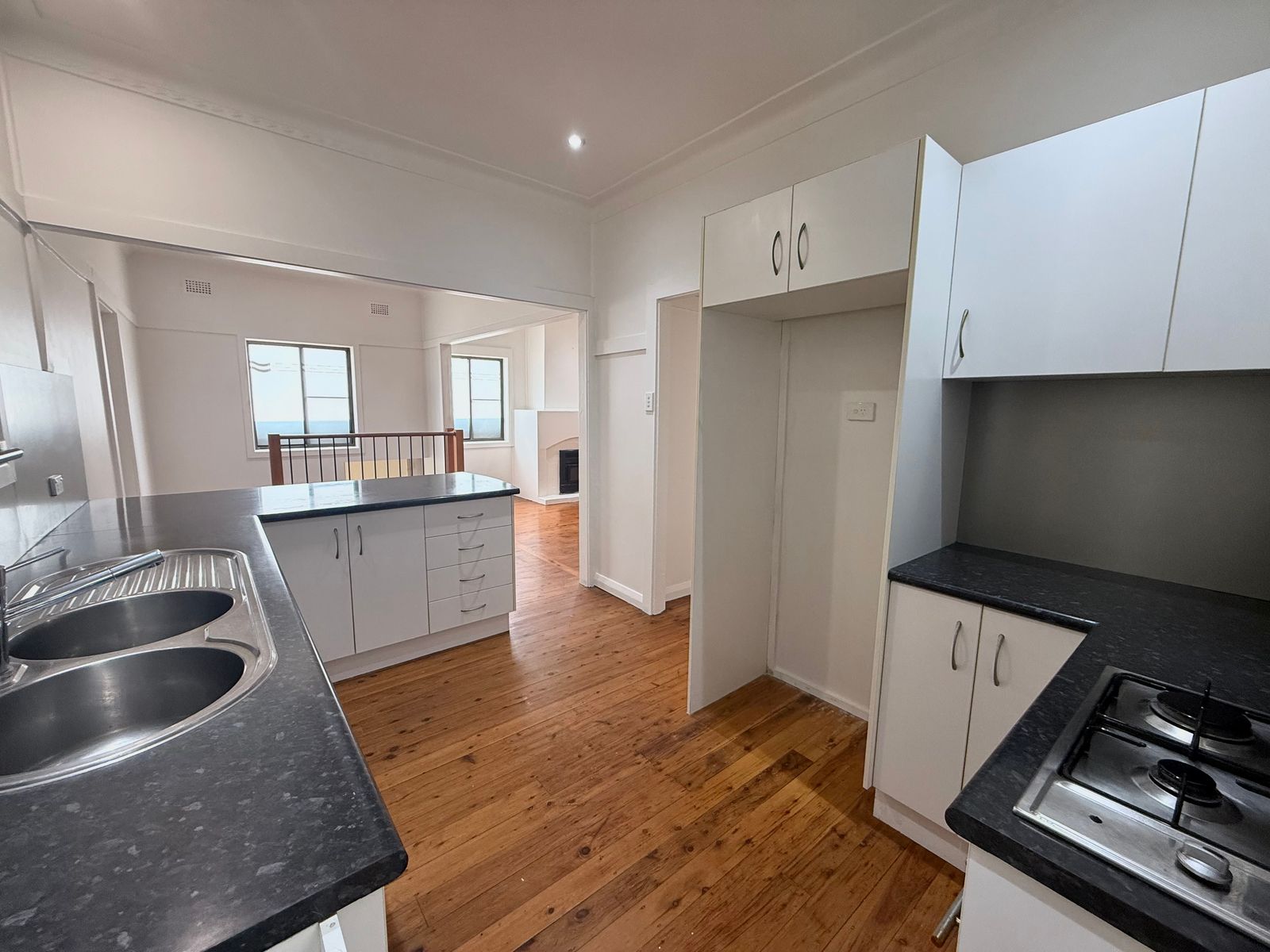 284 Gladstone Ave, Mount Saint Thomas NSW 2500, Mount Saint Thomas - Thumbnail 4