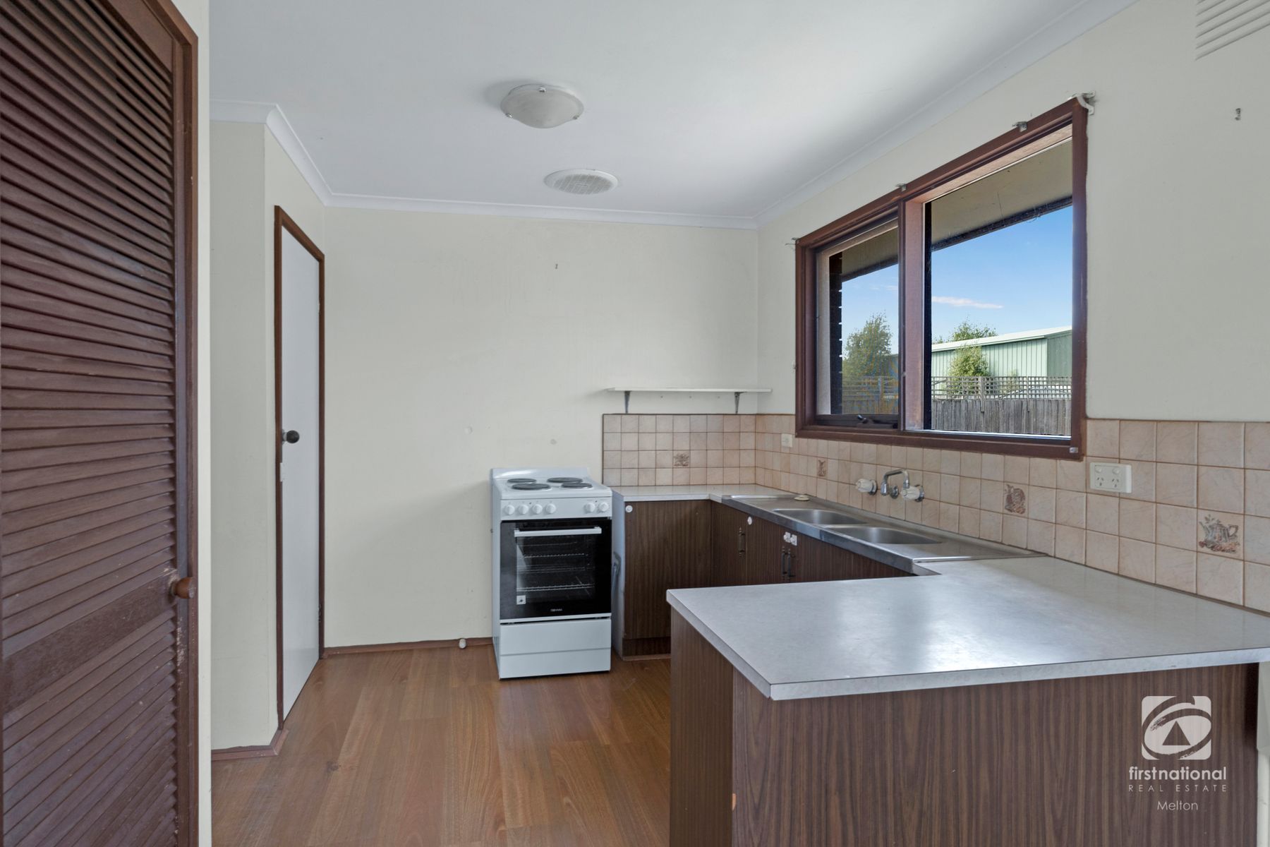 34 Riddle Drive, Melton VIC 3337, Melton - Thumbnail 2