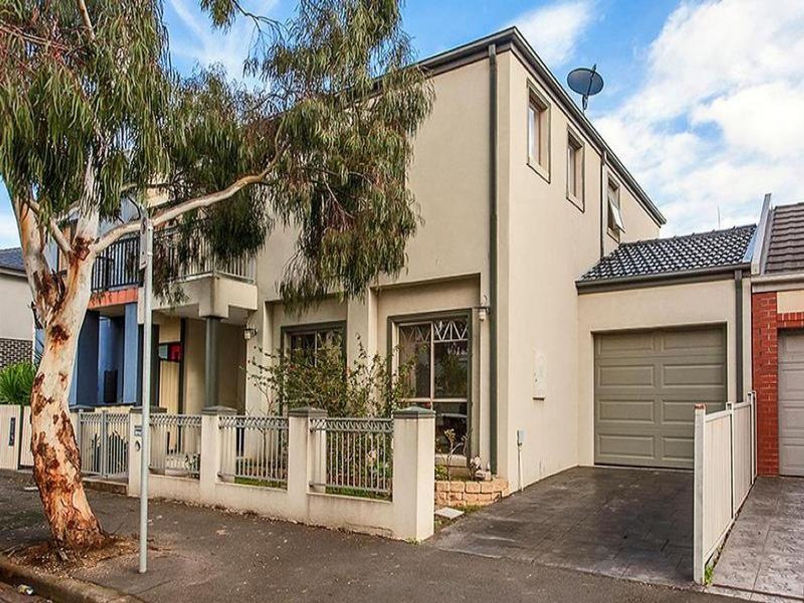 6 Fairbairn Drive, Kensington - Thumbnail 2