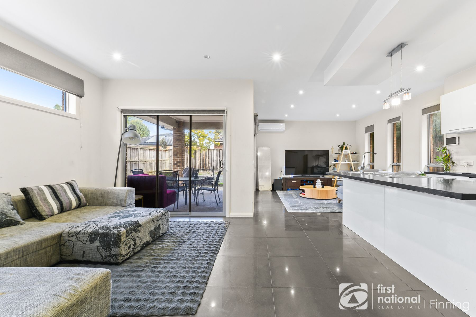 22 Mickleham Drive, Cranbourne North VIC 3977, Cranbourne North - Thumbnail 3