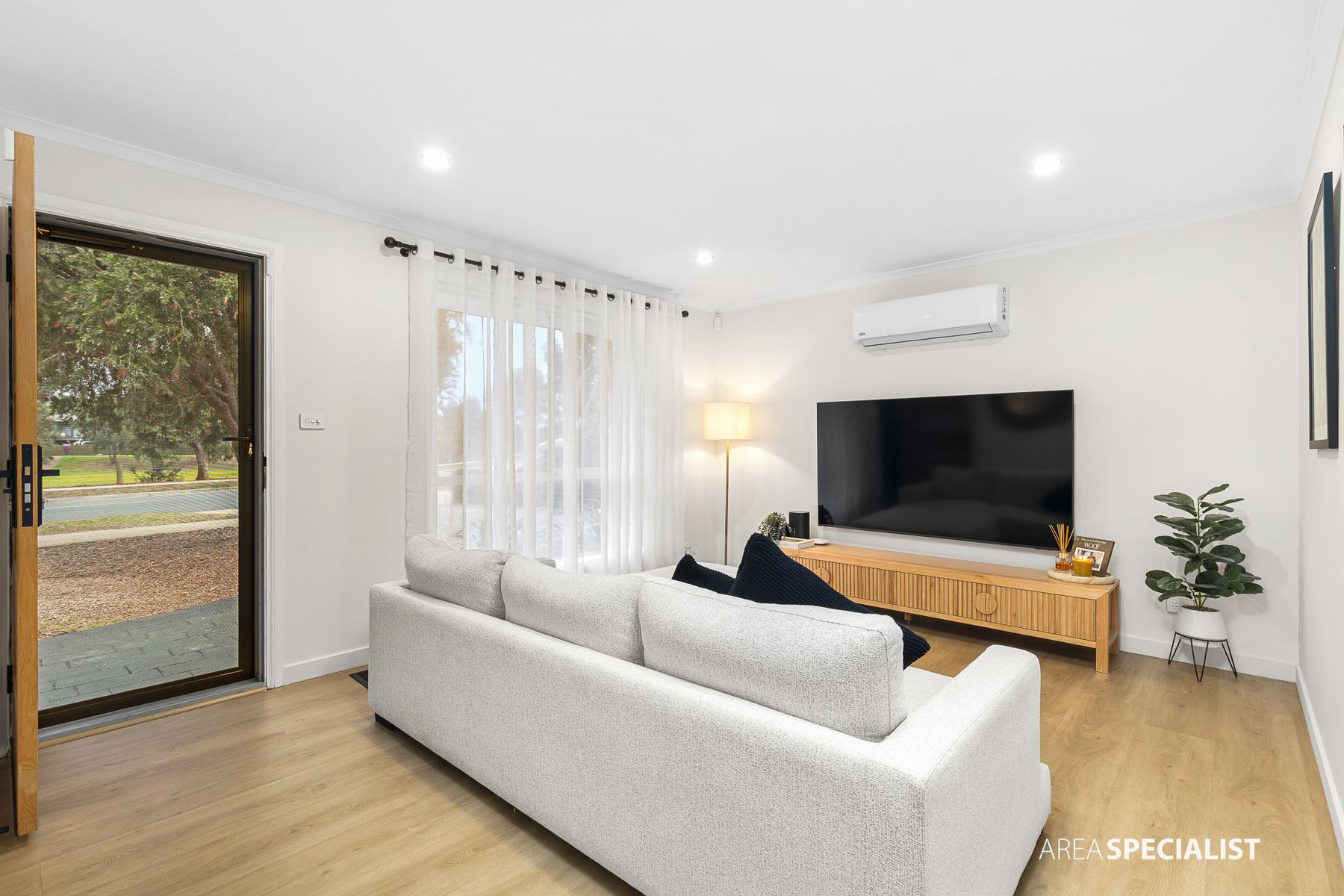 4 Latham Street, Werribee, VIC 3030, Werribee - Thumbnail 4