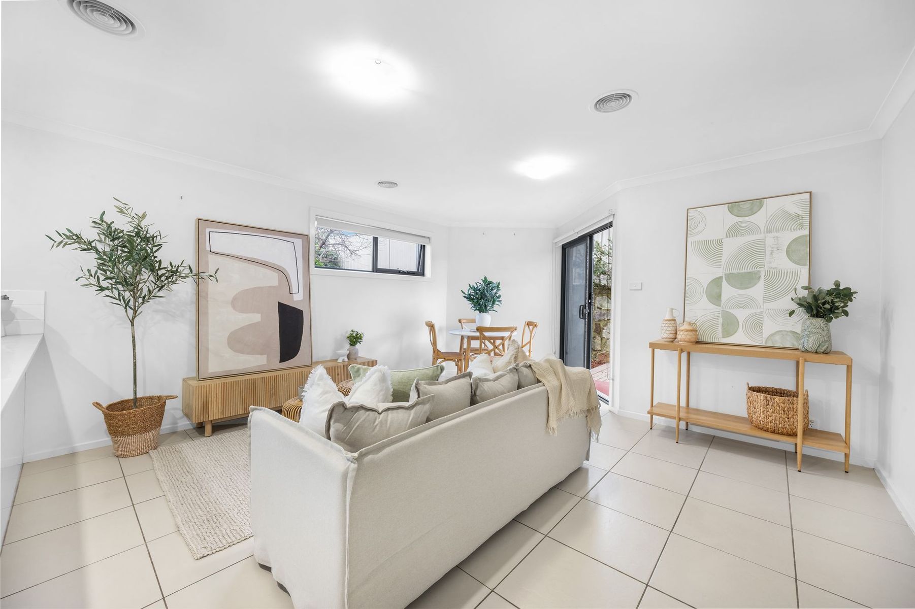 1/19 Henderson Road, Queanbeyan - Thumbnail 4