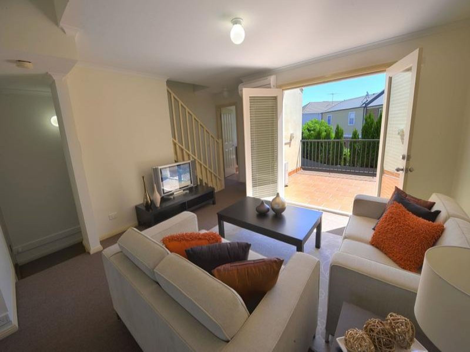 15 Cakebread Mews, Kensington - Thumbnail 3