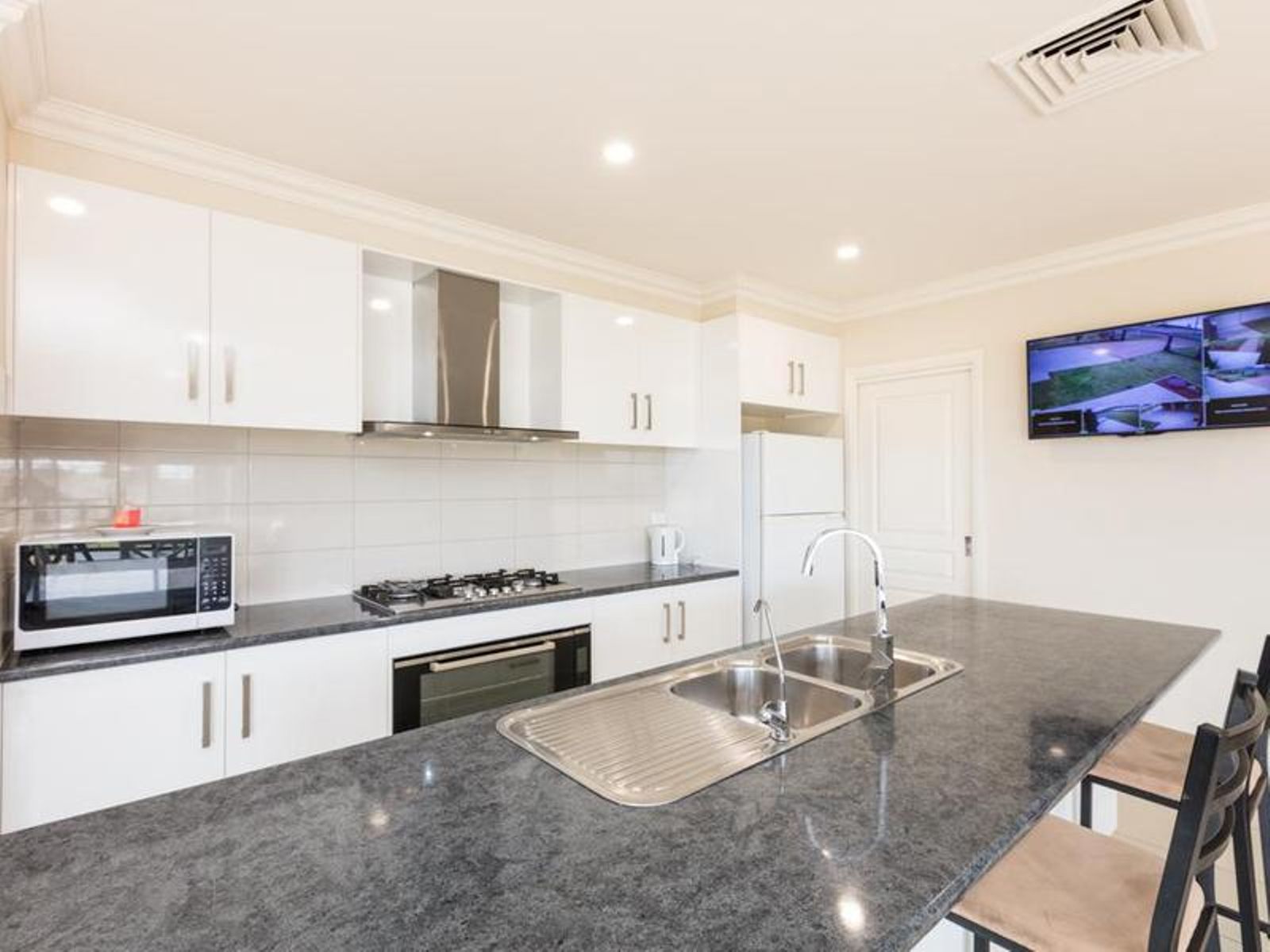465 Twentieth Street, Cardross - Thumbnail 5