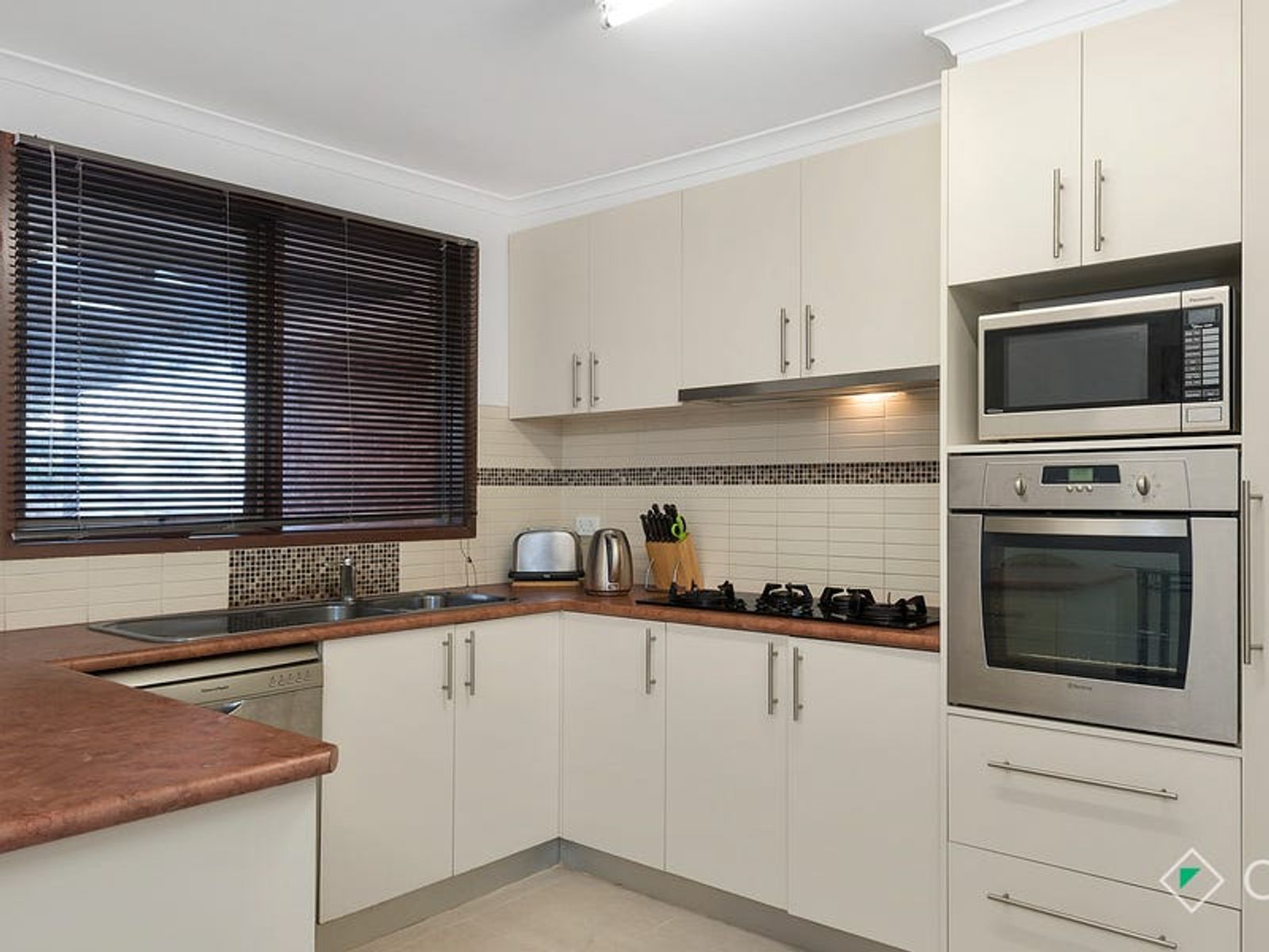 9 Lachlan Drive, Endeavour Hills, VIC 3802, Endeavour Hills - Thumbnail 2