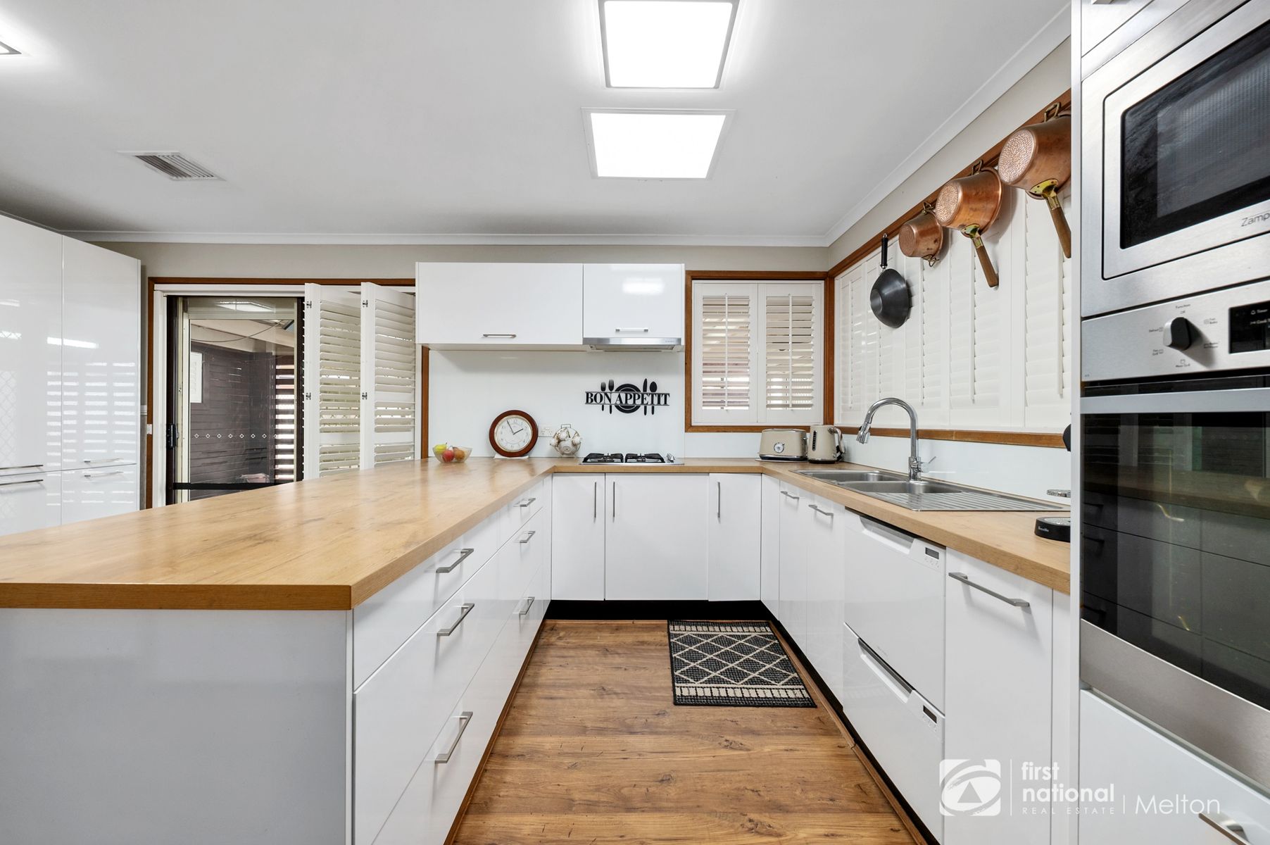 6 Howe Court, Melton South VIC 3338, Melton South - Thumbnail 2