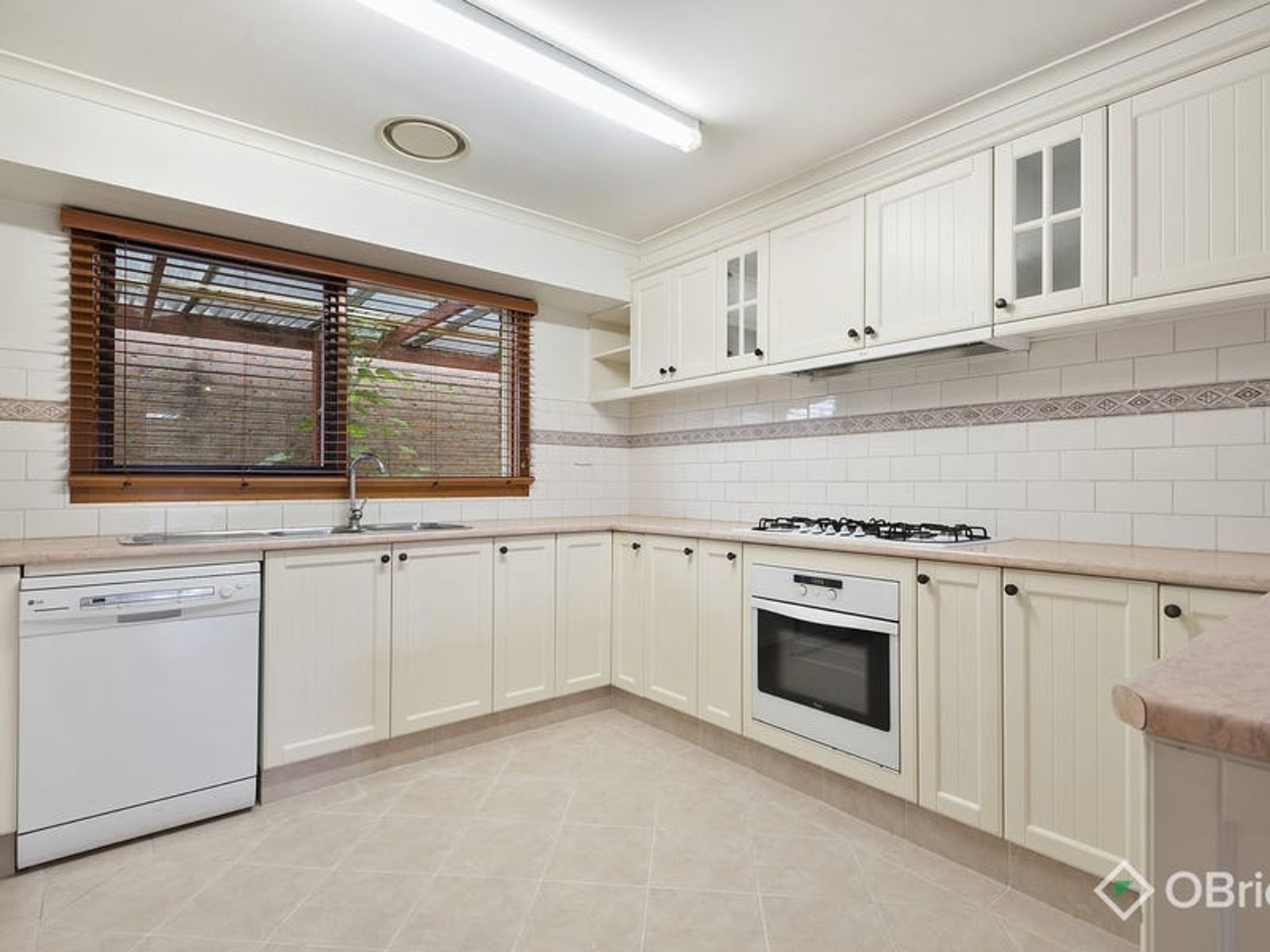 5 Wevlin Close, Endeavour Hills, VIC 3802, Endeavour Hills - Thumbnail 4