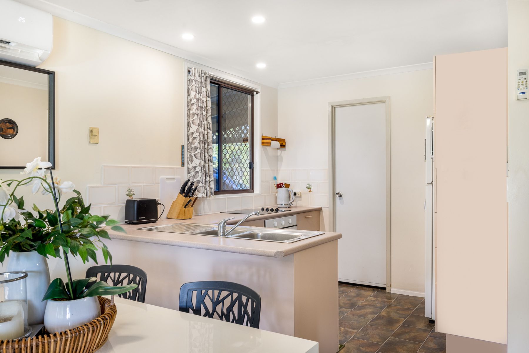6 Pine Street, Hillcrest QLD 4118, Hillcrest - Thumbnail 2