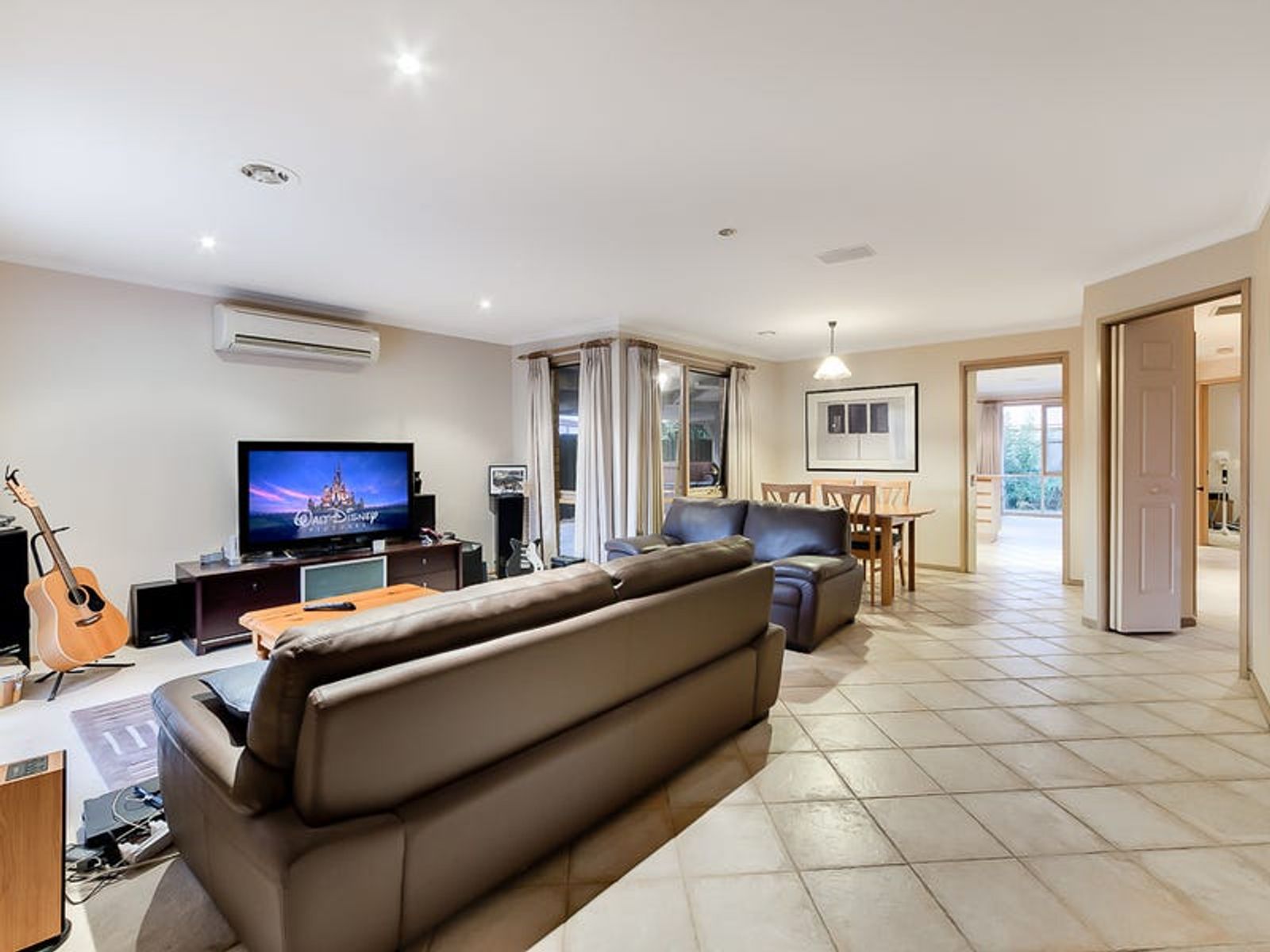 28 Cobblestone Avenue, Narre Warren South, VIC 3805, Narre Warren South - Thumbnail 2