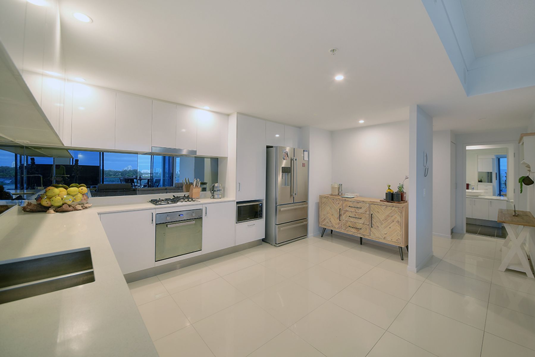 2706 5 Harbour Side Court Biggera Waters  Alessia Tang 09