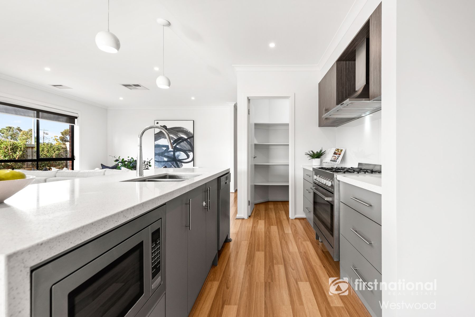 2 Braeburn Place, Werribee VIC 3030, Werribee - Thumbnail 3
