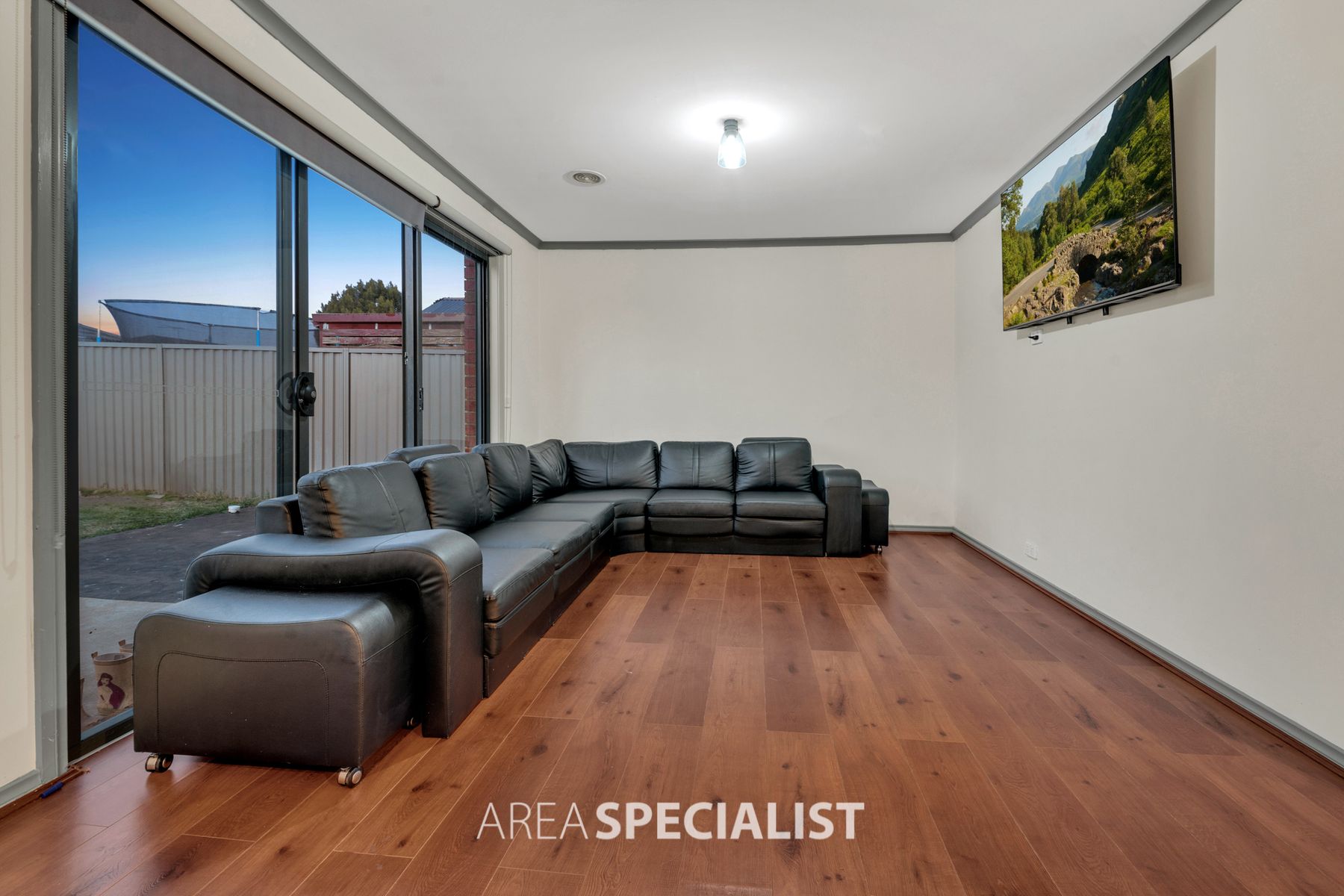 28 Mossman Drive, Cranbourne East, VIC 3977, Cranbourne East - Thumbnail 3