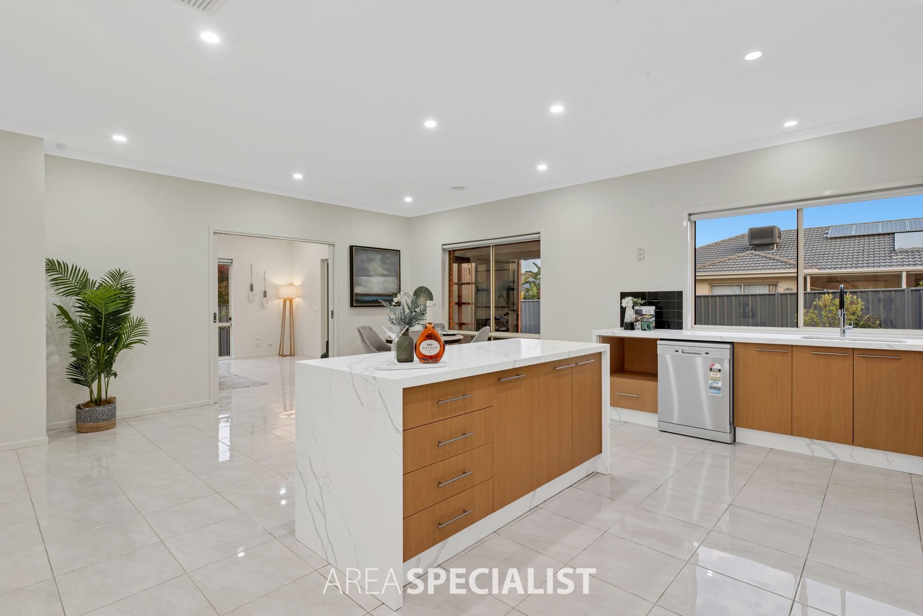 2 Merrowland Avenue, Cranbourne North, VIC 3977, Cranbourne North - Thumbnail 3