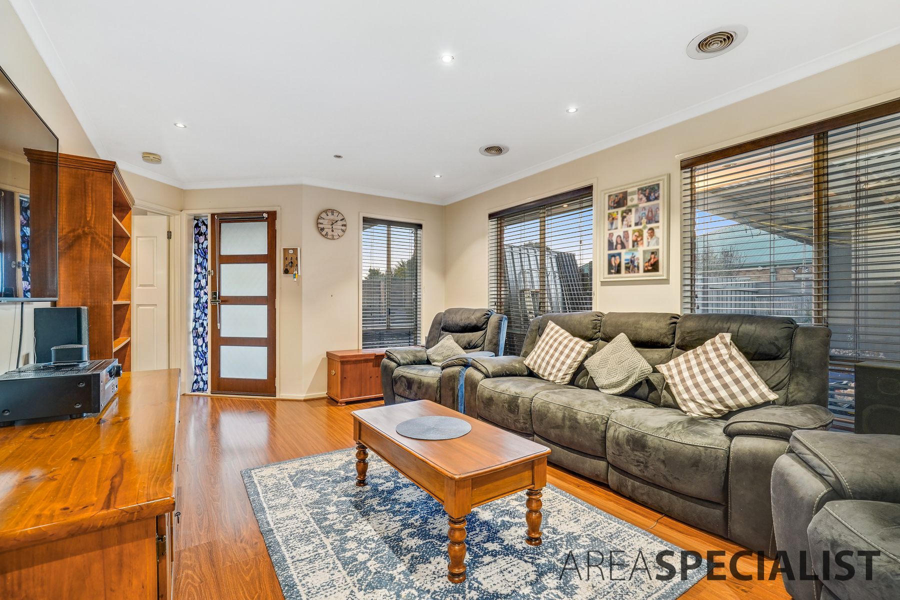 15 Brentwood Drive, Cranbourne North, VIC 3977, Cranbourne North - Thumbnail 2