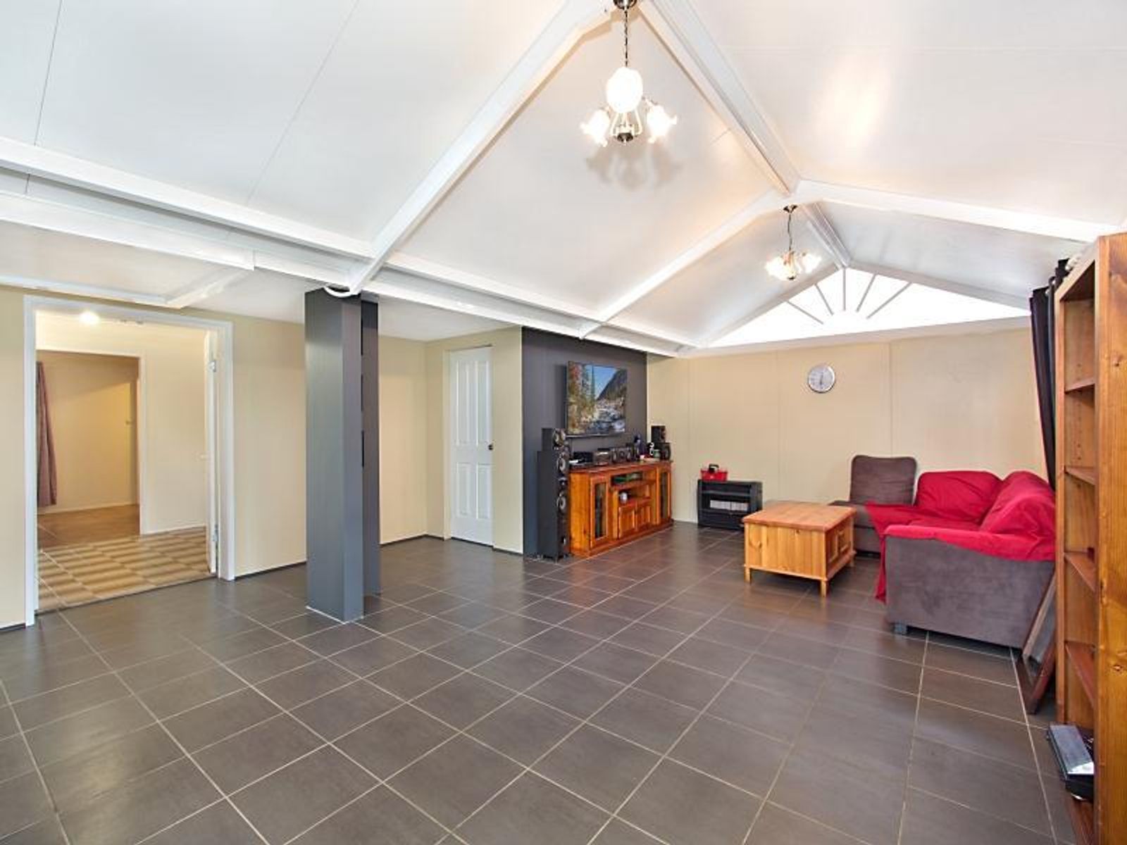 8 Kiwi Close, St Clair - Thumbnail 2
