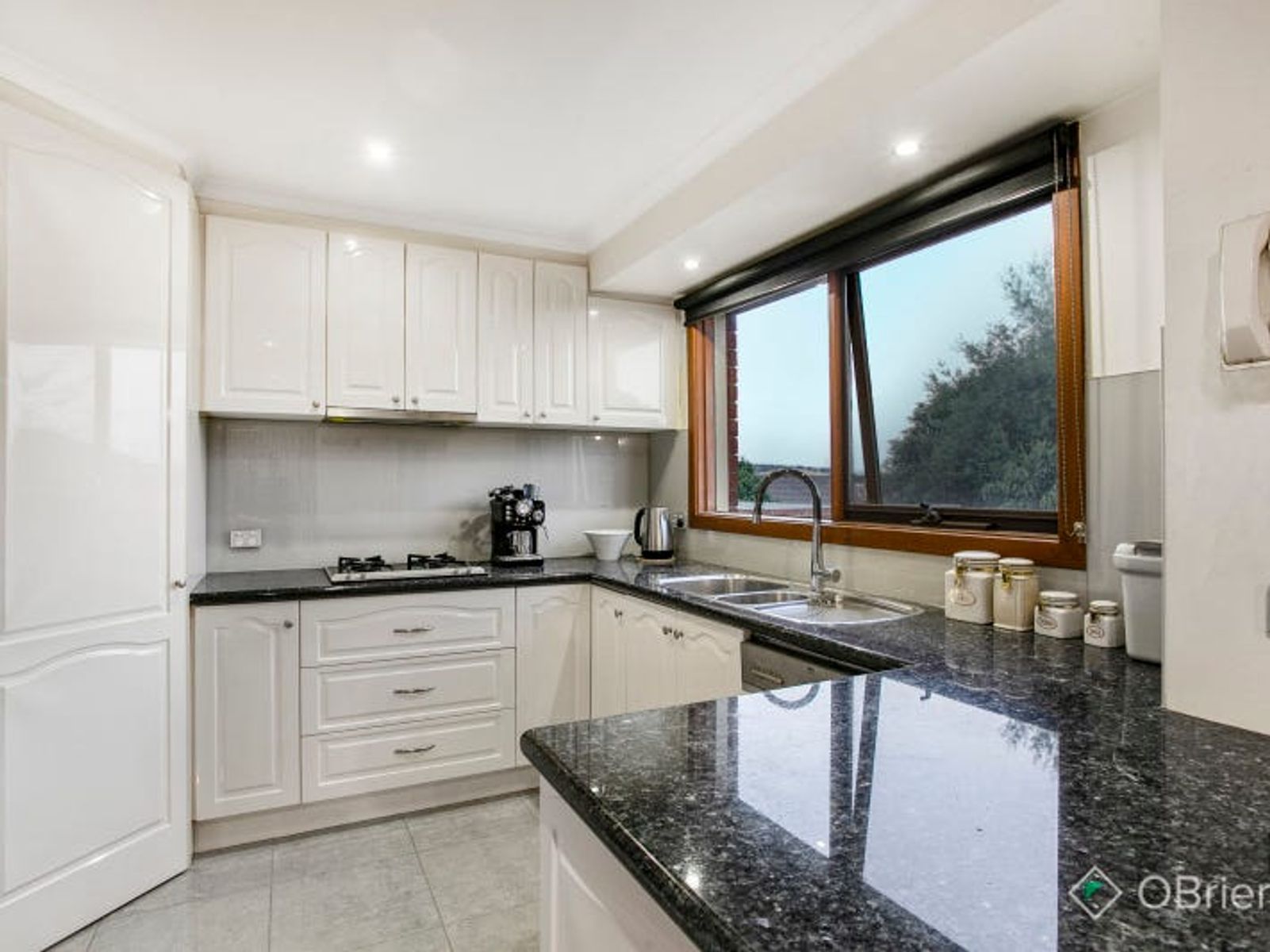 18 Brandon Court, Endeavour Hills, VIC 3802, Endeavour Hills - Thumbnail 2