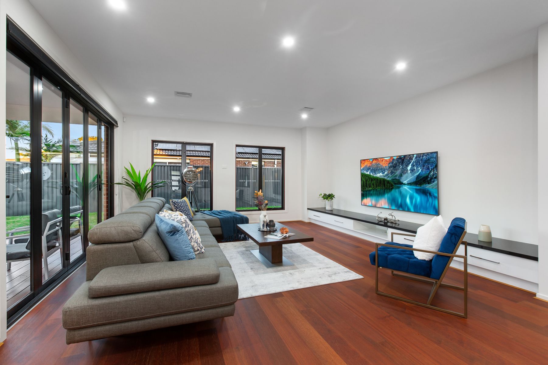 36 Penton Way, Lynbrook, Lynbrook - Thumbnail 4