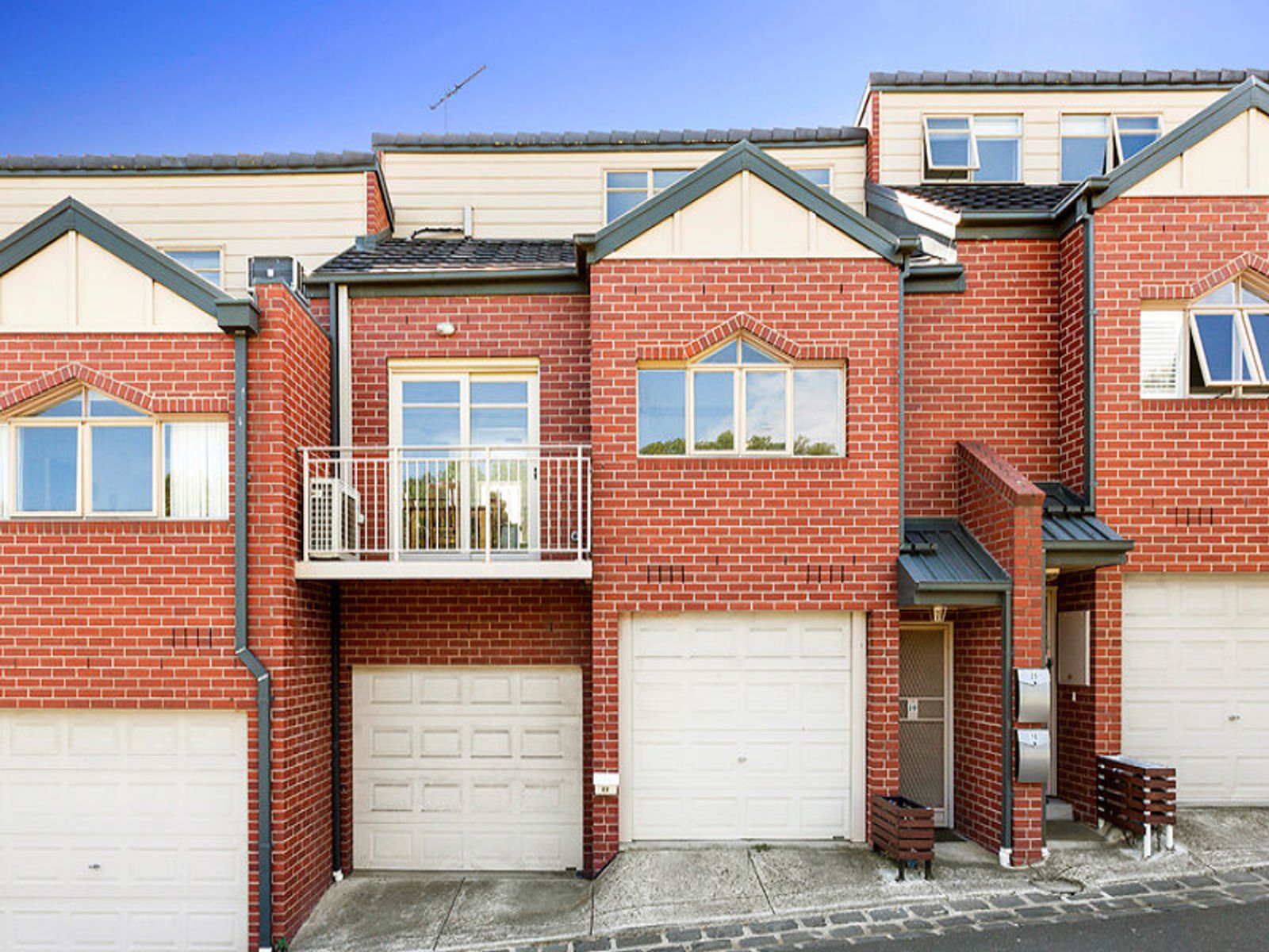 20 Coopers Lane, Kensington - Thumbnail 2