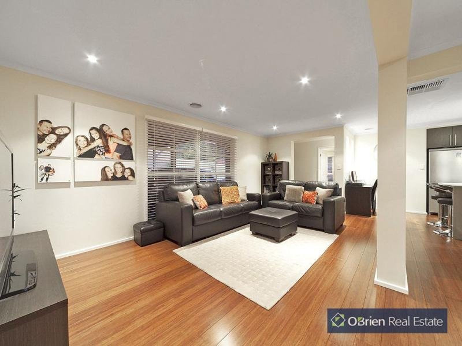 3 Nicholson Close, Endeavour Hills, VIC 3802, Endeavour Hills - Thumbnail 2
