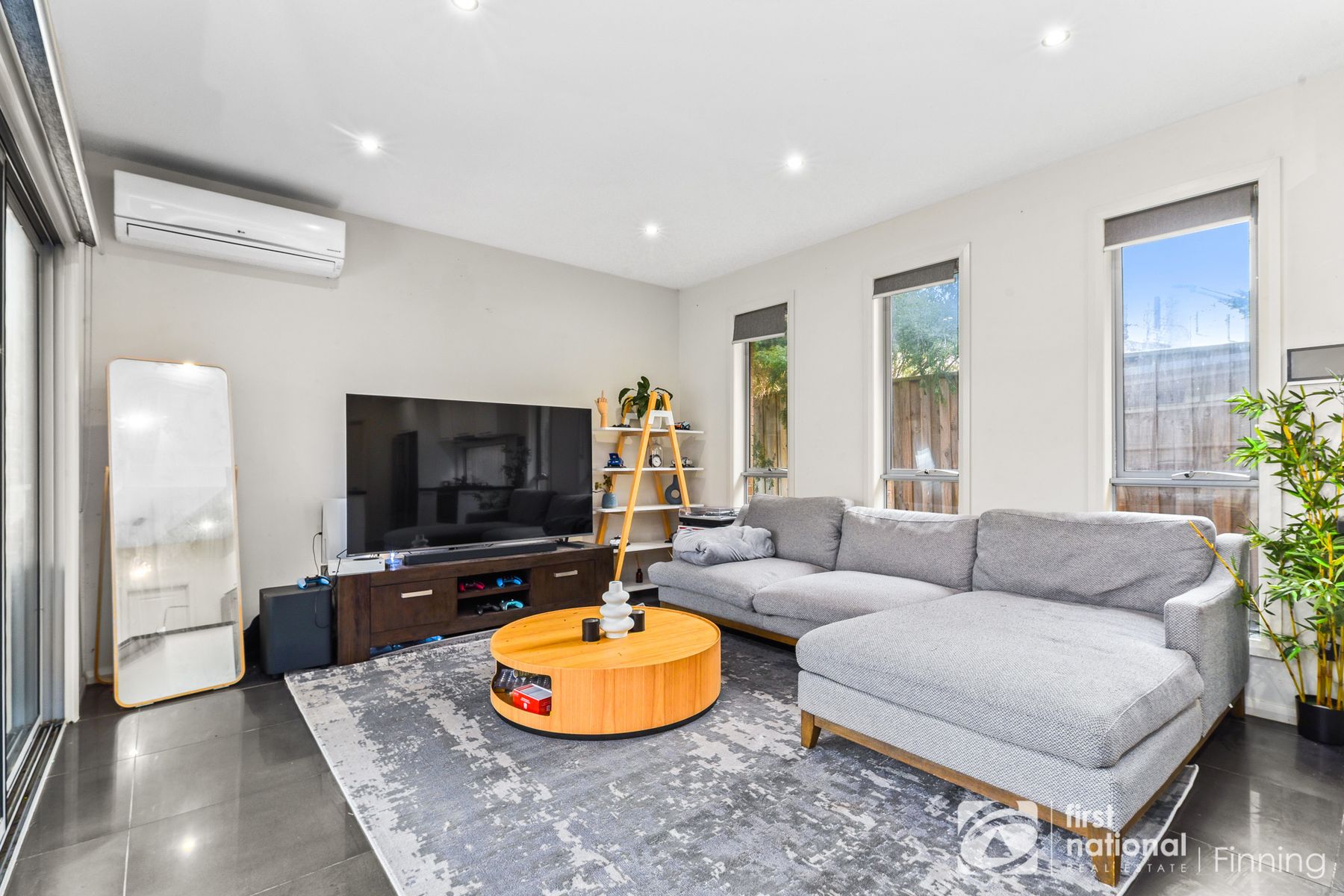 22 Mickleham Drive, Cranbourne North VIC 3977, Cranbourne North - Thumbnail 4