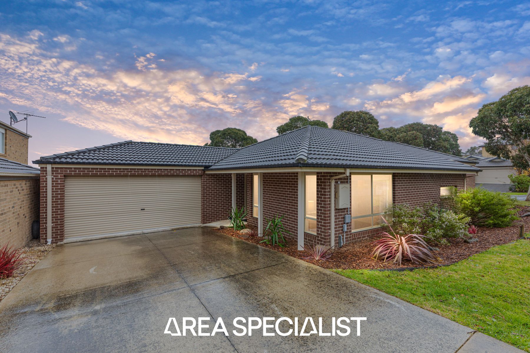 11 Lucerne Circuit, Pakenham, VIC 3810, Pakenham - Thumbnail 2
