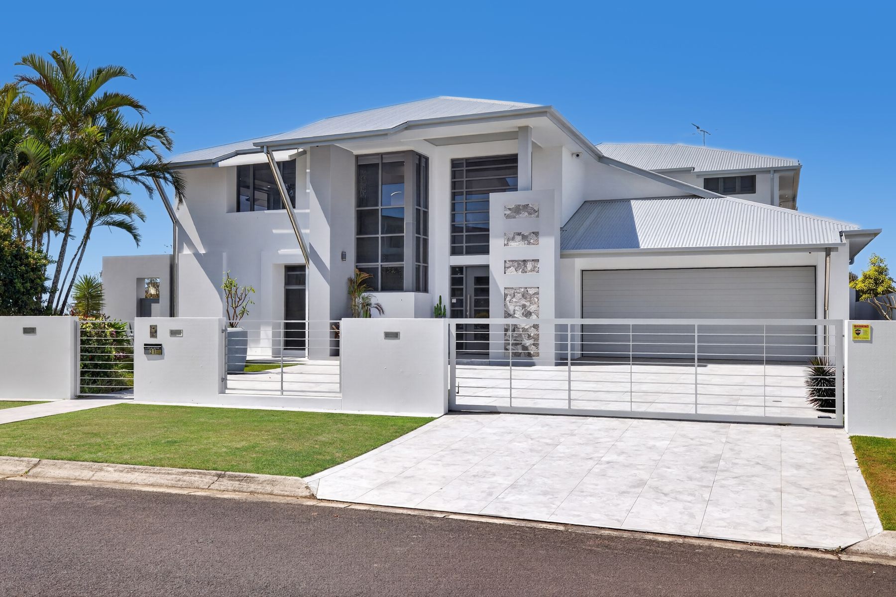 21 Raby Bay Boulevard, Raby Bay - Image 1