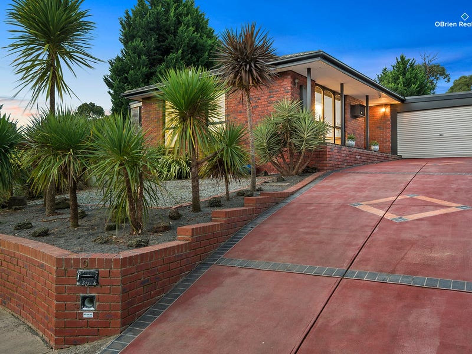 9 Knight Court, Endeavour Hills, VIC 3802