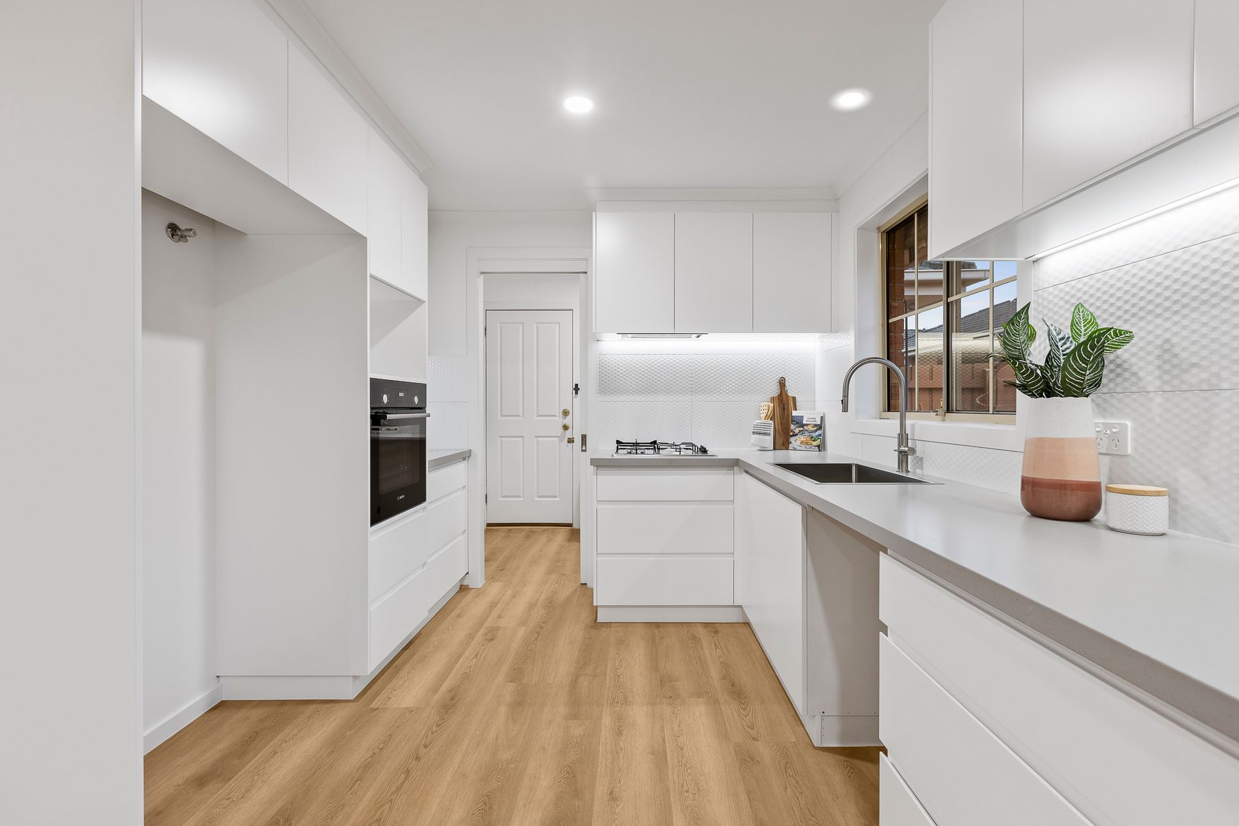 DM 133 KauriGrv GlenWaverley 24 of 65 SML