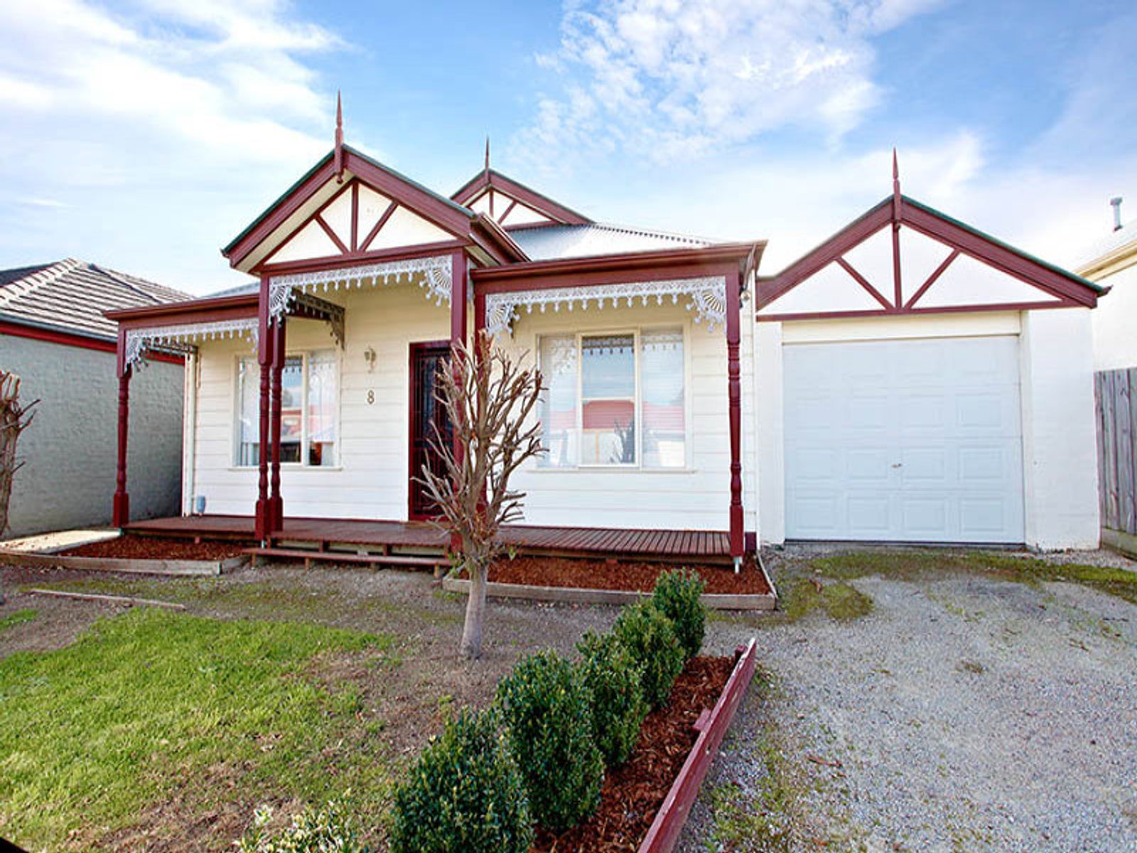 8 Cilento Crescent, Lynbrook