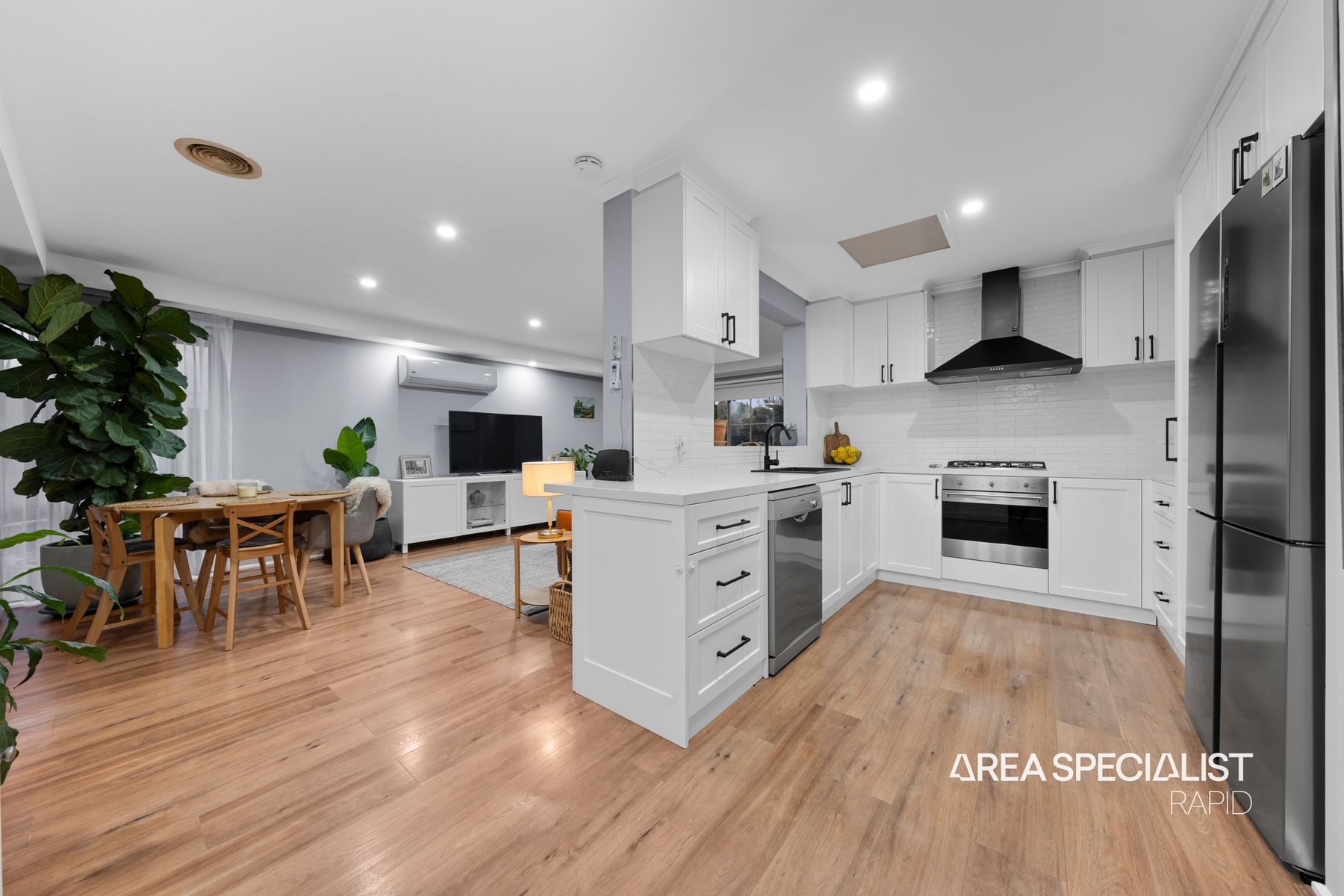 13 Cornell Place, Hampton Park, VIC 3976, Hampton Park - Thumbnail 5