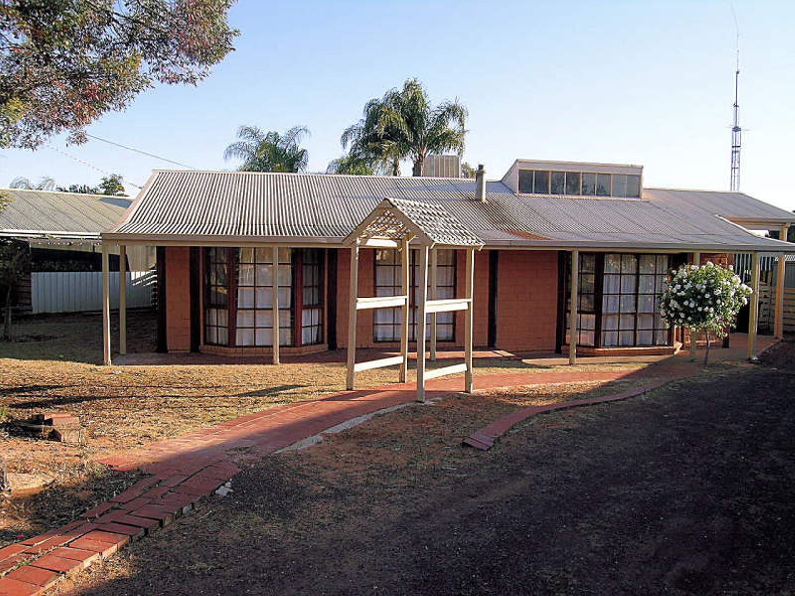 299 Tenth Street, Mildura - Thumbnail 2